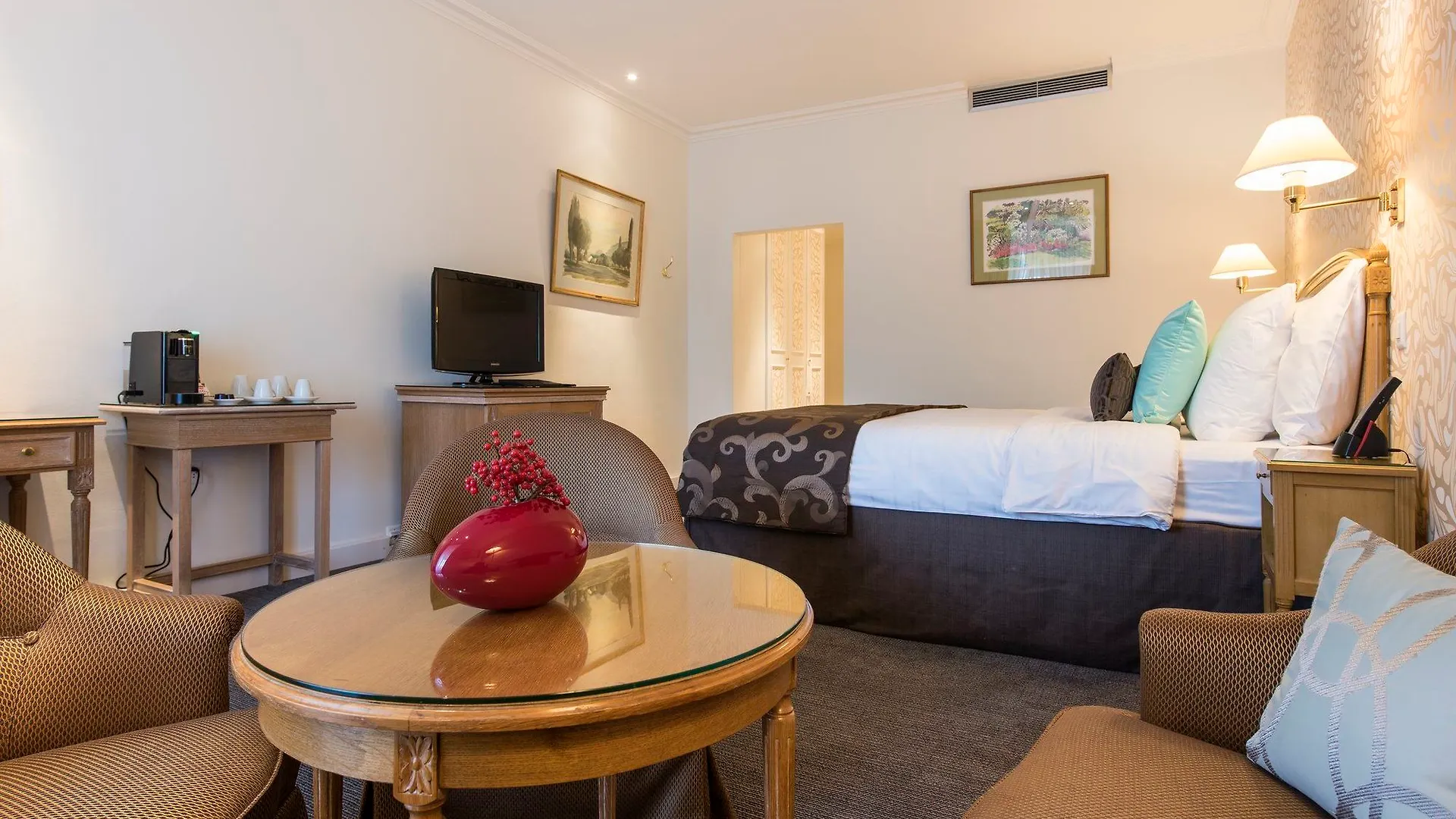 Hotel Bristol Geneva 4*,